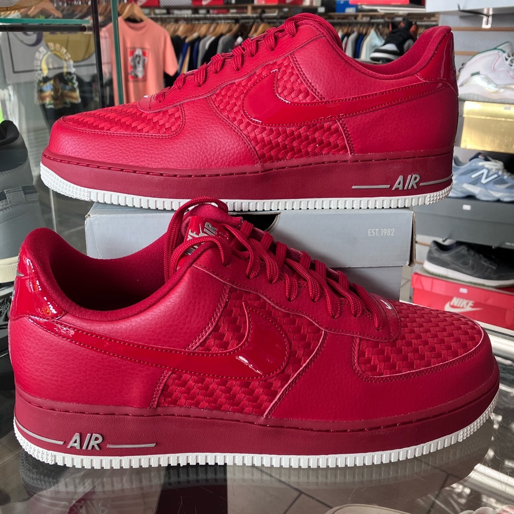 Nike “Rare”Red Air Air Force 1